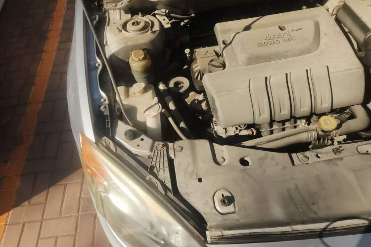 Used Soueast V5 Lingzhi 2014 1.5L Manual Luxury Model Engine Bay Right