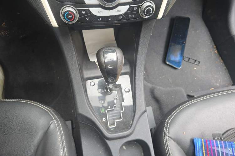Used Soueast V5 Lingzhi 2014 1.5T CVT Fun-Drive Version Gear Lever