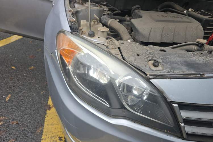 Used Soueast V5 Lingzhi 2014 1.5T CVT Fun-Drive Version Right Front Headlight