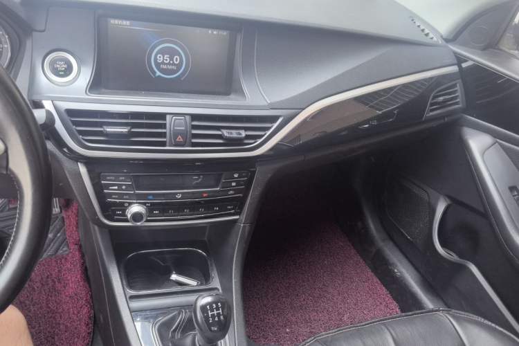Used Soueast V5 Lingzhi 2014 1.5L Manual Luxury Model Audio And AC Panel