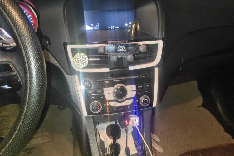 Used Soueast V5 Lingzhi 2014 1.5T Manual RuiKong Edition Audio And AC Panel
