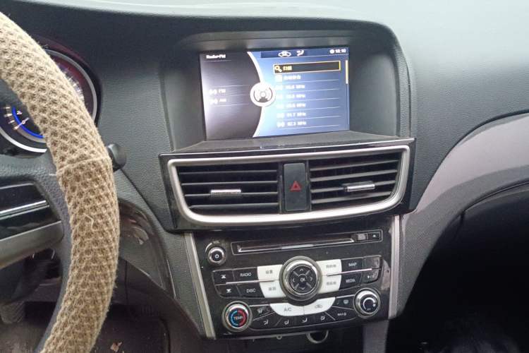 Used Soueast V5 Lingzhi 2014 1.5L Manual Luxury Model Audio And AC Panel