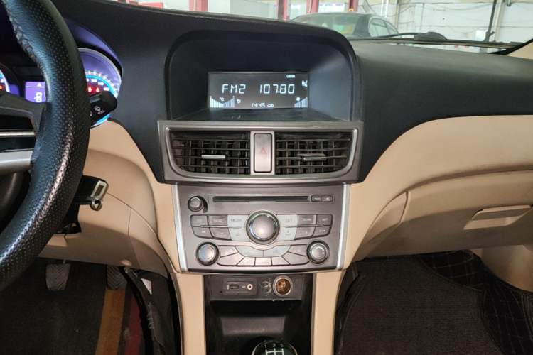 Used Soueast V5 Lingzhi 2014 1.5L Manual Comfort Model Audio And AC Panel