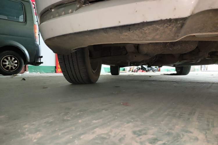 Used Soueast V5 Lingzhi 2014 1.5L Manual Comfort Model Chassis Front Right