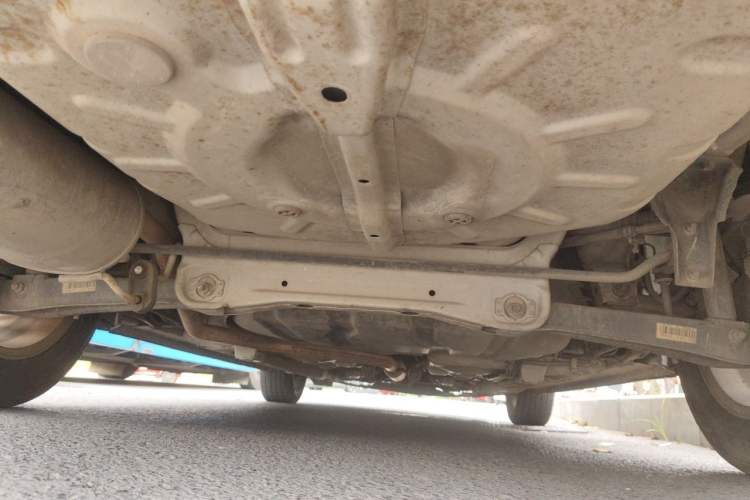 Used Soueast V5 Lingzhi 2014 1.5L Manual Standard Edition Chassis Rear