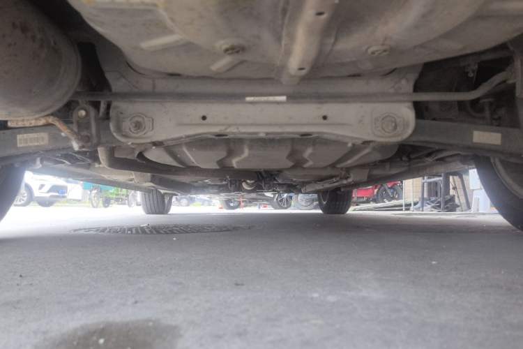 Used Soueast V5 Lingzhi 2014 1.5L Manual Luxury Model Chassis Rear