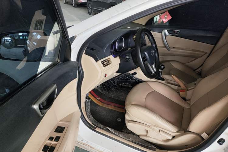 Used Soueast V5 Lingzhi 2014 1.5L Manual Comfort Model Driver Seat