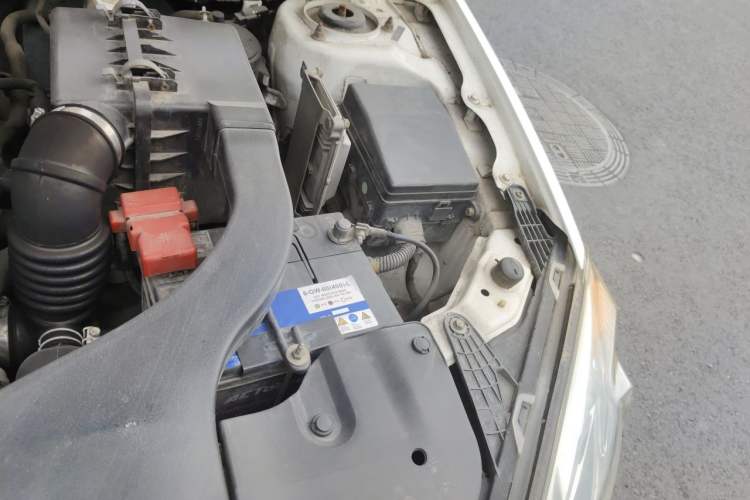 Used Soueast V5 Lingzhi 2014 1.5L Manual Standard Edition Engine Bay Left