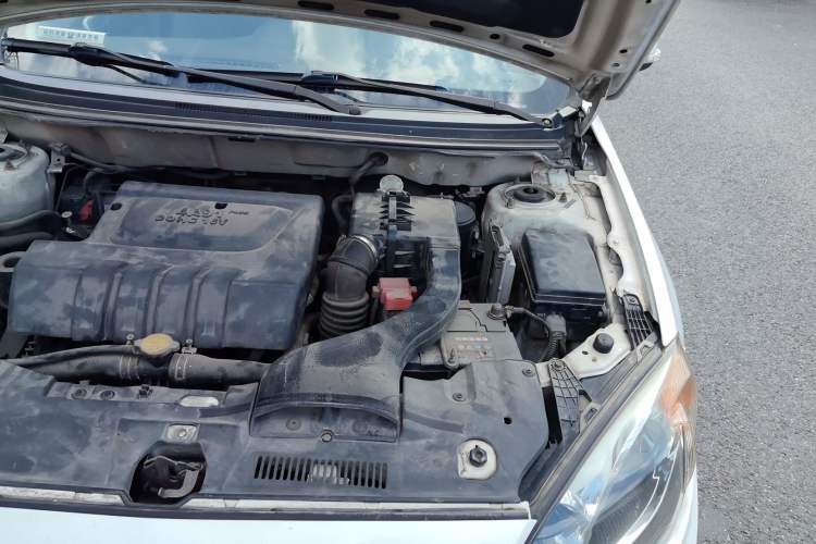 Used Soueast V5 Lingzhi 2014 1.5L Manual Luxury Model Engine Bay Left