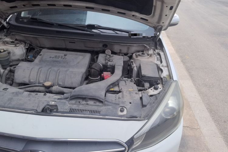 Used Soueast V5 Lingzhi 2014 1.5L Manual Luxury Model Engine Bay Left