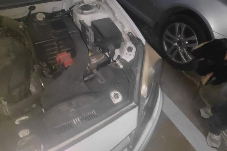 Used Soueast V5 Lingzhi 2014 1.5T Manual RuiKong Edition Engine Bay Left