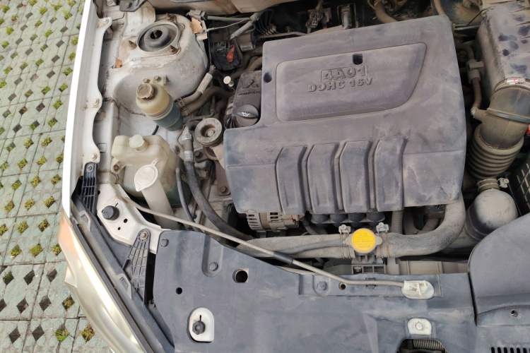 Used Soueast V5 Lingzhi 2014 1.5L Manual Sytle Xuya Engine Bay Right