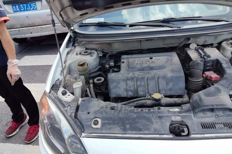 Used Soueast V5 Lingzhi 2014 1.5L Manual Luxury Model Engine Bay Right