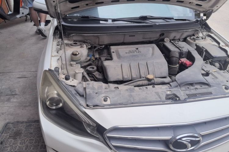 Used Soueast V5 Lingzhi 2014 1.5L Manual Luxury Model Engine Bay Right