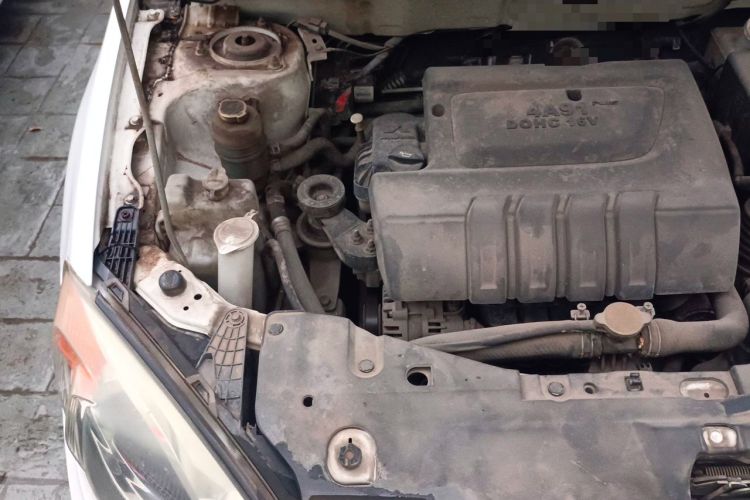 Used Soueast V5 Lingzhi 2014 1.5L Manual Luxury Model Engine Bay Right