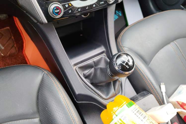 Used Soueast V5 Lingzhi 2014 1.5L Manual Sytle Xuya Gear Lever