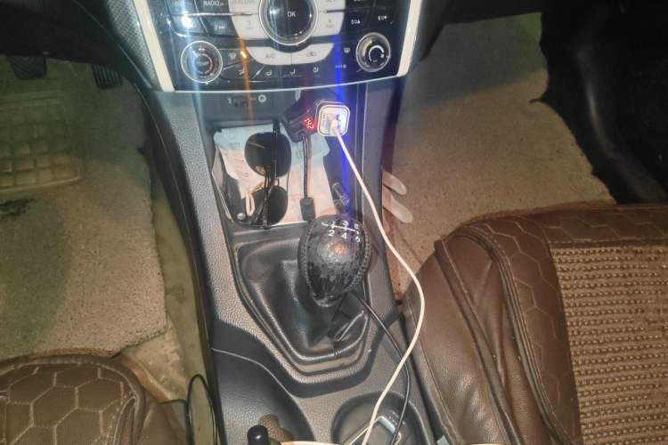 Used Soueast V5 Lingzhi 2014 1.5T Manual RuiKong Edition Gear Lever