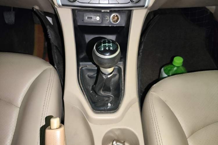 Used Soueast V5 Lingzhi 2014 1.5L Manual Comfort Model Gear Lever