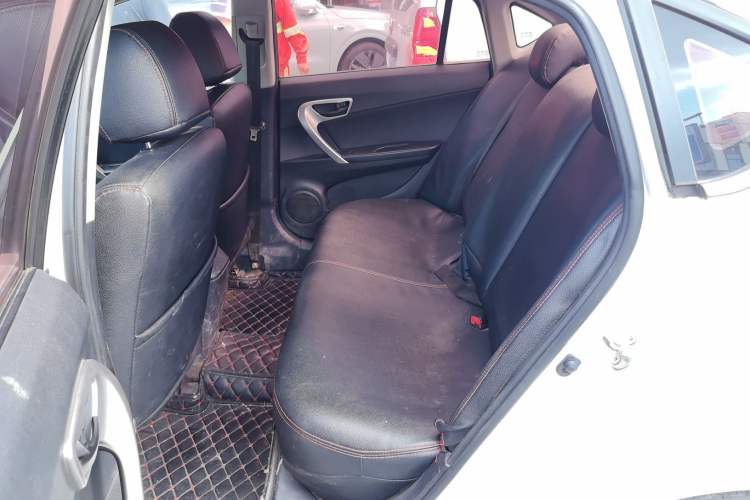 Used Soueast V5 Lingzhi 2014 1.5L Manual Luxury Model Left Rear Seat