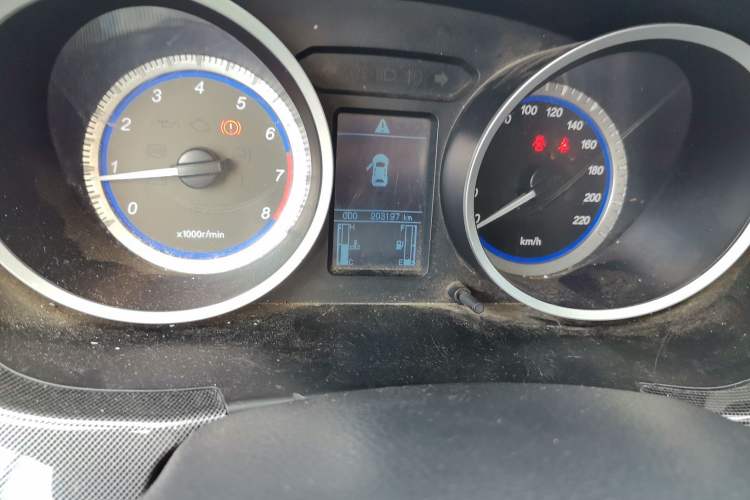 Used Soueast V5 Lingzhi 2014 1.5L Manual Luxury Model Odometer Close Up