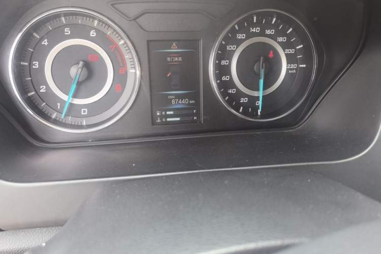 Used Soueast V5 Lingzhi 2014 1.5L Manual Luxury Model Odometer Close Up
