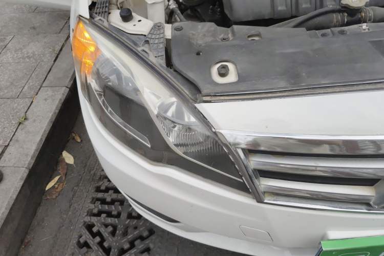 Used Soueast V5 Lingzhi 2014 1.5L Manual Standard Edition Right Front Headlight