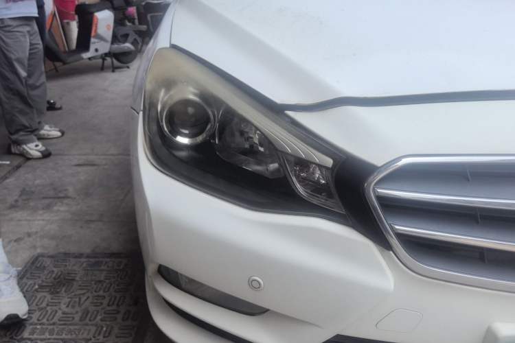 Used Soueast V5 Lingzhi 2014 1.5L Manual Luxury Model Right Front Headlight