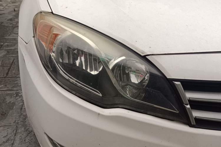 Used Soueast V5 Lingzhi 2014 1.5L Manual Luxury Model Right Front Headlight