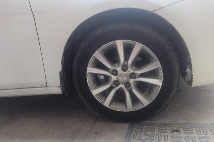 Used Soueast V5 Lingzhi 2014 1.5L Manual Luxury Model Right Front Wheel Hub