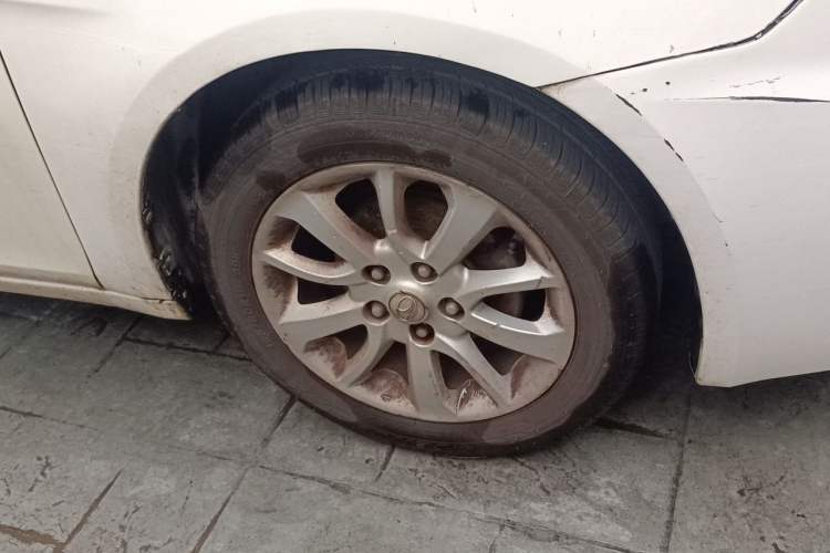 Used Soueast V5 Lingzhi 2014 1.5L Manual Luxury Model Right Front Wheel Hub