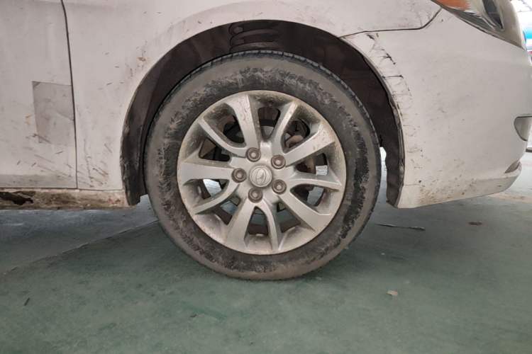 Used Soueast V5 Lingzhi 2014 1.5L Manual Comfort Model Right Front Wheel Hub