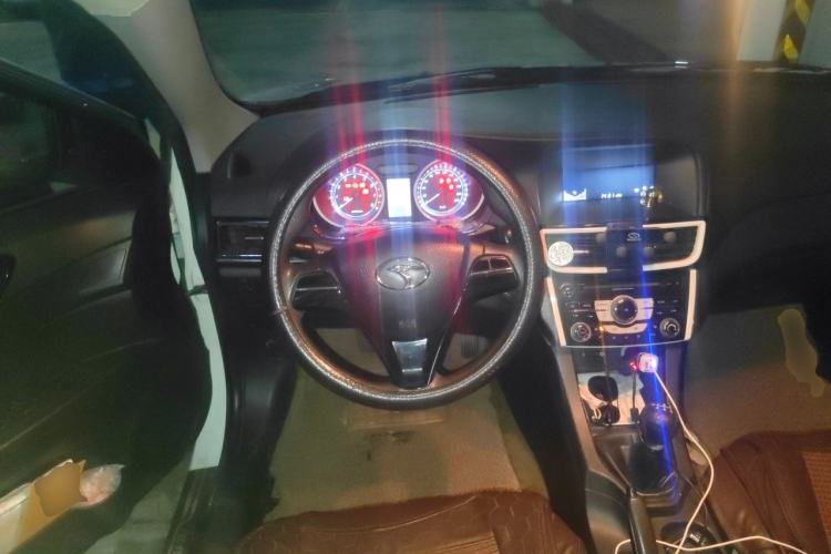 Used Soueast V5 Lingzhi 2014 1.5T Manual RuiKong Edition Steering Wheel