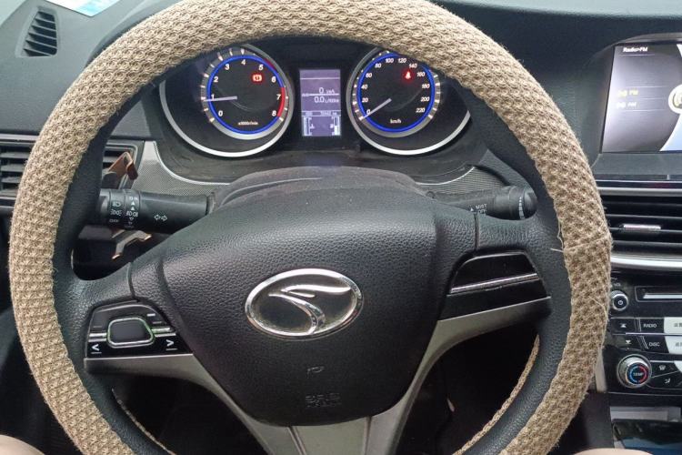 Used Soueast V5 Lingzhi 2014 1.5L Manual Luxury Model Steering Wheel