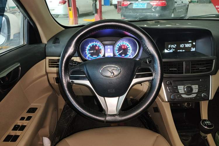 Used Soueast V5 Lingzhi 2014 1.5L Manual Comfort Model Steering Wheel