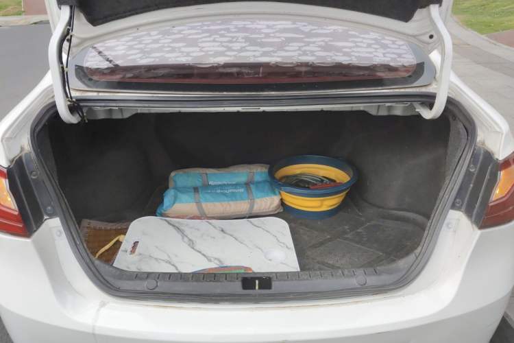 Used Soueast V5 Lingzhi 2014 1.5L Manual Standard Edition Trunk