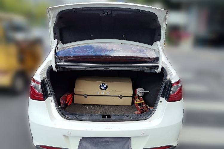 Used Soueast V5 Lingzhi 2014 1.5L Manual Luxury Model Trunk