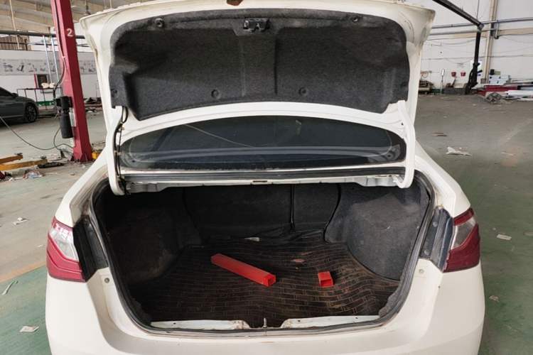 Used Soueast V5 Lingzhi 2014 1.5L Manual Comfort Model Trunk