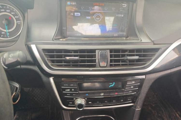 Used Soueast V5 Lingzhi 2015 Plus 1.5L Manual Smart Edition Audio And AC Panel