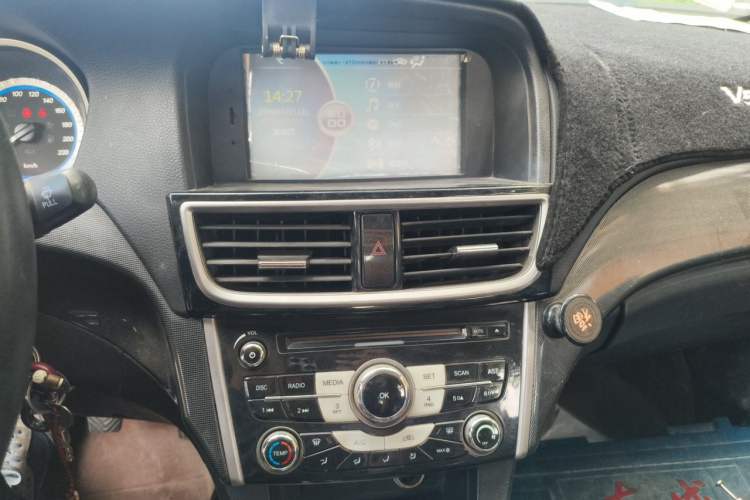 Used Soueast V5 Lingzhi 2015 1.5L Manual Luxury Model Audio And AC Panel