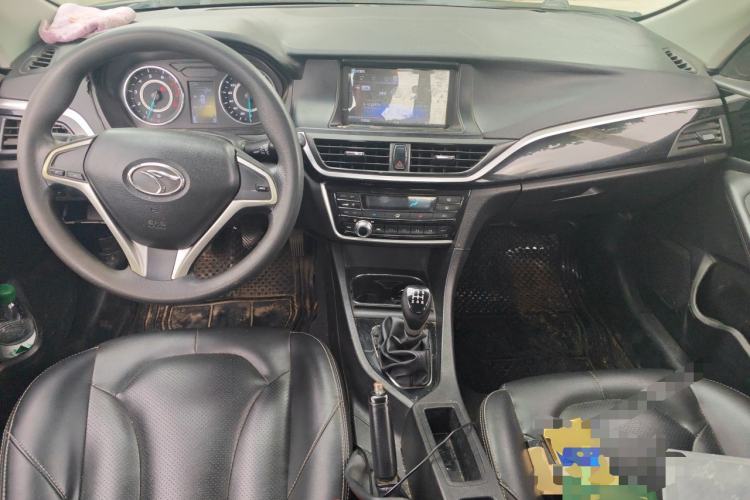 Used Soueast V5 Lingzhi 2015 Plus 1.5L Manual Smart Edition Center Console