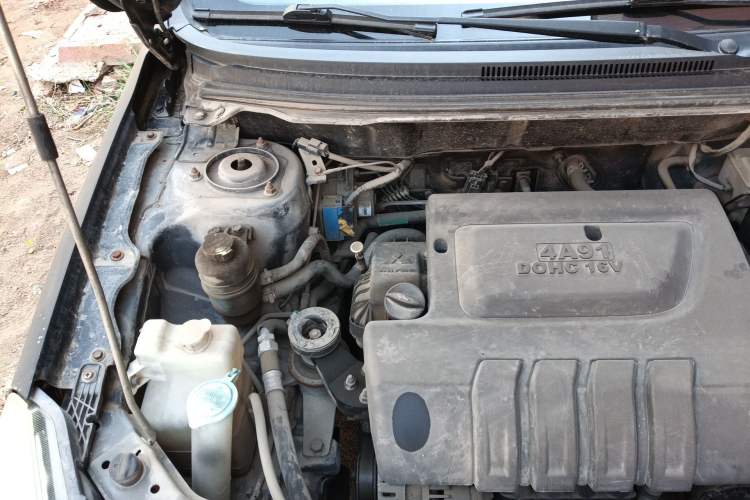 Used Soueast V5 Lingzhi 2015 Plus 1.5L Manual ZhiZun Version Engine Bay Right