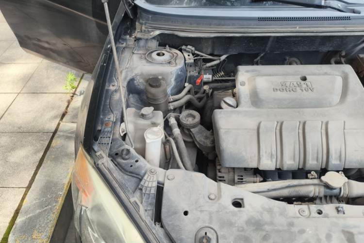Used Soueast V5 Lingzhi 2015 1.5L Manual Luxury Model Engine Bay Right