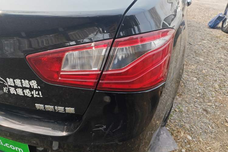 Used Soueast V5 Lingzhi 2015 1.5L Manual Flagship Model Exterior 3