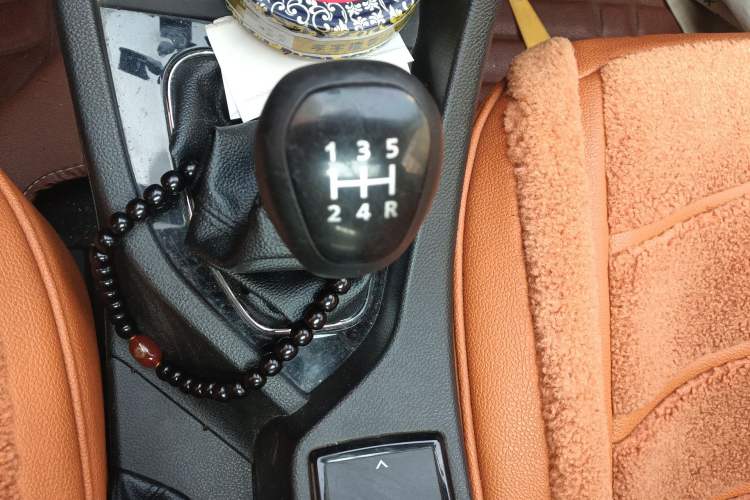 Used Soueast V5 Lingzhi 2015 Plus 1.5L Manual ZhiZun Version Gear Lever