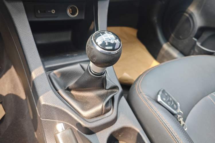 Used Soueast V5 Lingzhi 2015 1.5L Manual Flagship Model Gear Lever