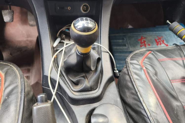 Used Soueast V5 Lingzhi 2015 1.5L Manual Luxury Model Gear Lever
