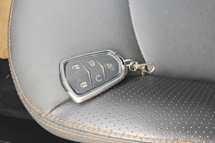 Used Soueast V5 Lingzhi 2015 1.5L Manual Flagship Model Interior 1