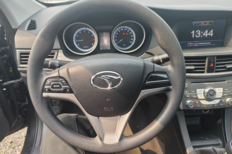 Used Soueast V5 Lingzhi 2015 1.5L Manual Flagship Model Steering Wheel
