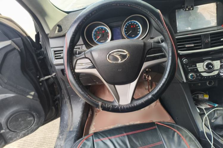 Used Soueast V5 Lingzhi 2015 1.5L Manual Luxury Model Steering Wheel