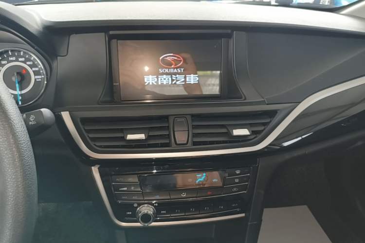 Used Soueast V5 Lingzhi 2015 Plus 1.5L Manual Smart Edition Audio And AC Panel
